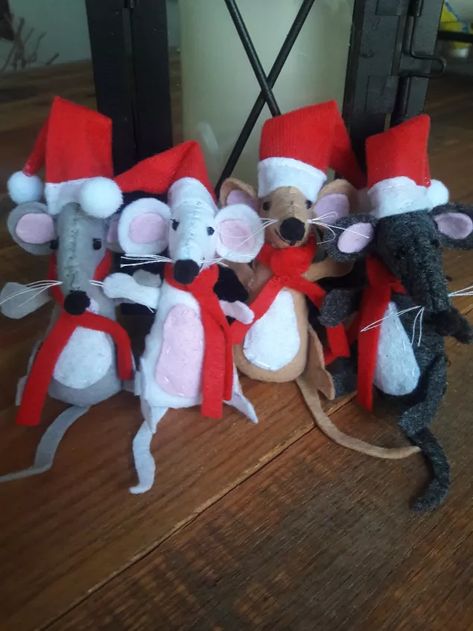 Mouse Ornaments, Felt Squares, Mouse Crafts, Ornaments Homemade, Felt Mouse, Christmas Mouse, Clay Ornaments, Felt Christmas Ornaments, Photo Ornaments