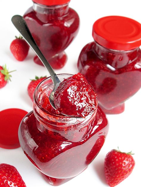 Strawberry Cottage, Rose Petal Jam, Rose Jam, Edible Flowers Recipes, Strawberry Rose, Jam Recipes Homemade, Strawberry Roses, Rose Recipes, Strawberry Jelly