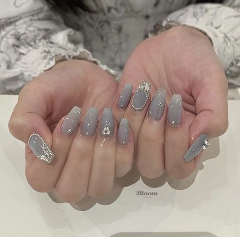 Douyin Grey Nails, Gray Korean Nails, Chinese Nails, Nails Grey, Grey Nails, Korean Nails, Gray Nails, Nails Inspo, Swag Nails