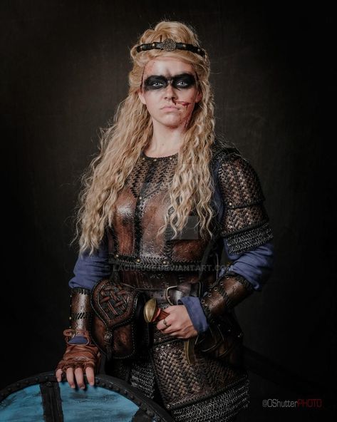 Lagertha Armor, Lagertha Cosplay, Norse Shield, Maiden Costume, Katheryn Winnick Vikings, Vikings Lagertha, Viking Warrior Woman, Costume Viking, Viking Cosplay