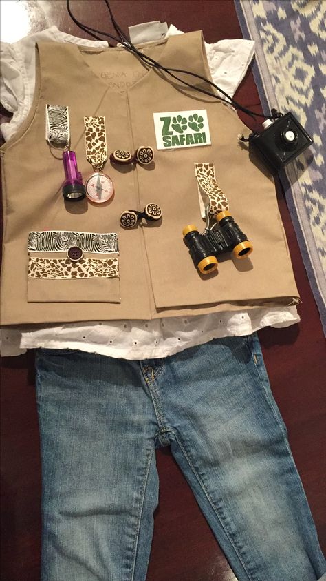 Safari costume Recycling Outfits Ideas For Kids, Safari Day Spirit Week, Safari Dress Up Day At School, Diy Zookeeper Costume, Diy Safari Costume, Safari Explorer Costume, Adventure Costume, Recycled Dress Ideas, Jungle Costume