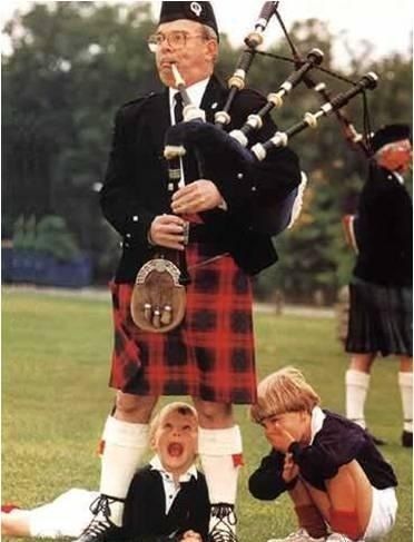 Men In Kilts Exposed | Boy looking up a kilt | Daniel Drummond Harvey Scottish Kilts, Men In Kilts, Bagpipes, Kids Pictures, Kilt, Bones Funny, Funny Kids, Funny Moments, Funny Photos