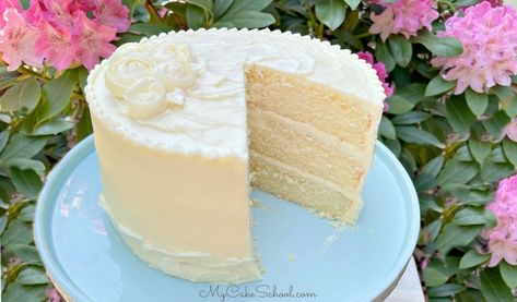 Vanilla Velvet Cake Chocolate Velvet Cake, Lemon Velvet Cake, My Cake School, White Velvet Cakes, Cakes Decorated, Layered Cakes, Velvet Cake Recipes, Cream Cheese Pound Cake, White Cakes