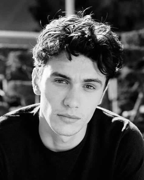 James Franco Black And White, Hot Dark Haired Male, Men With Dark Features, James Franco Flyboys, James Franco Aesthetic, Tom Franco, Brown Hair Male, Brown Eye Boys, Lana Del Rey Vinyl