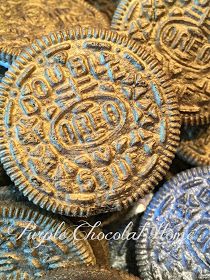 Purple Chocolat Home: Pirate Treasure - Edible Oreo Coins Pirate Snacks, Pirate Party Food, Homemade Pirate Costumes, Pirate Food, Pirate Unit, Pirate Halloween Party, Pirate Ideas, Peter Pan Party, Pirate Themed Birthday