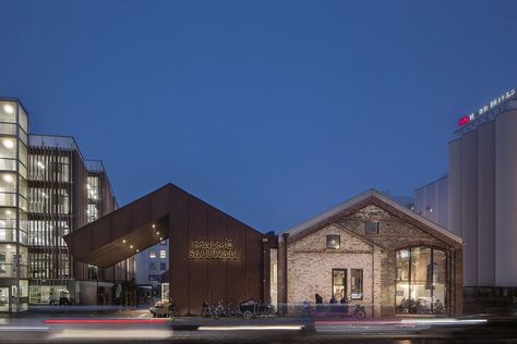 Roofless industrial building turned into a modern market hall Food Market Architecture, Warehouse Renovation, Architecture Cool, San Myshuno, Renovation Architecture, Warehouse Design, Industrial Architecture, Adaptive Reuse, Malmo