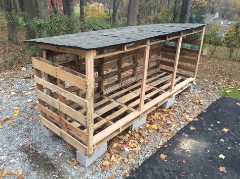 Log Shed, Pallet Deck Diy, Pallet Shed Plans, Firewood Storage Outdoor, Outdoor Firewood Rack, Pallet Shed, Wood Shed Plans, Firewood Shed, Wood Storage Sheds