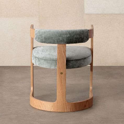 ZUMA DINING CHAIR Circular Chair, Upholstered Chairs Fabric, Clad Home, Studio Chairs, Fabric Chair, Oak Dining Chairs, Dining Room Chairs Modern, Dining Chair Design, Kelly Wearstler