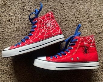 Spiderman Converse, Spider Man Shoes, Custom All Star, Spiderman Custom, Best Sandals For Men, Chuck Taylor Shoes, Spiderman Theme, Red Converse, Cute Workout Outfits