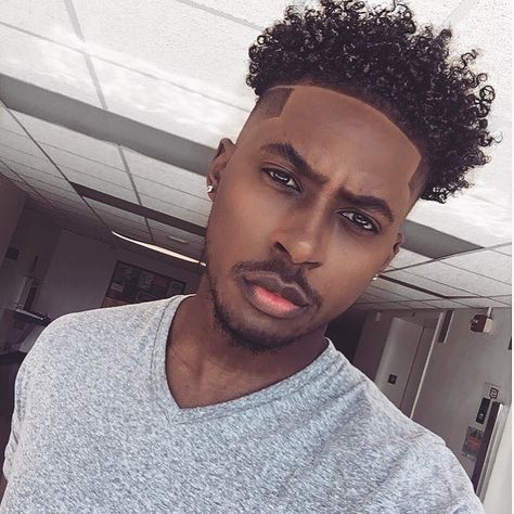 NaturAll™ Club on Instagram: “It’s Man Curl Monday‼️ #MCM 😍 @osaze_akil . . . . . .  #naturallclub #fresherthanyou #healthy_hair_journey #respectmyhair #naturalhairloves…” Natural Hair Men, Black Men Haircuts, Pelo Afro, Black Men Hairstyles, Men Hairstyles, Mens Braids Hairstyles, Mens Braids, Men Hair, 4c Hairstyles