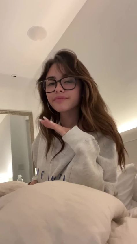 Madison Beer Instagram, Madison Beer Tour, Beer For Hair, Madison Beer Style, Glasses Inspiration, Beauty Goals, Brunette Girl, Girls With Glasses, Feminine Aesthetic