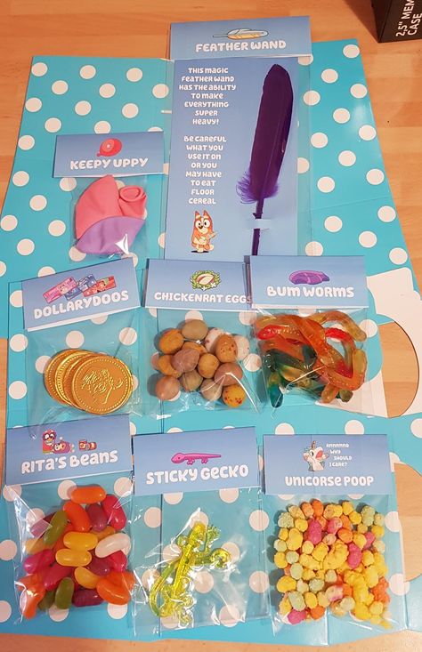 Bluey Birthday Present, Bluey Birthday Breakfast, Bluey Meal Ideas, Bluey Theme Party Favors, Bluey Birthday Party Aesthetic, Bluey Birthday Treat Bags, Bluey Birthday Party 1st, Bluey Themed Charcuterie Board, Food Ideas For Bluey Party