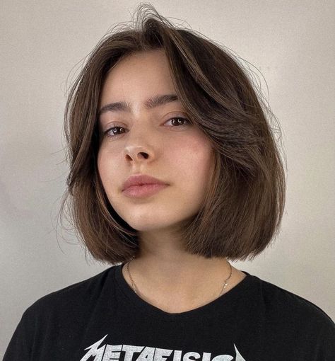 Elegant Blunt Bob with Curtain Bangs Bob Curtain Bangs Brunette, Layered Bob Curtain Bangs, Straight Bob With Curtain Bangs, 90s Bob Cut, Bob Cut With Curtain Bangs, Breakup Hair, Short Bob With Curtain Bangs, Short Hair And Curtain Bangs, Straight Cut Bob