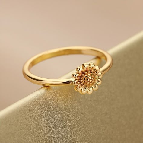 Boho Sunflower, Pretty Jewelry Necklaces, Sunflower Ring, Sunflower Jewelry, Gold Rings Fashion, Gold Rings Jewelry, Gold Ring Designs, Floral Ring, Gold Jewelry Simple