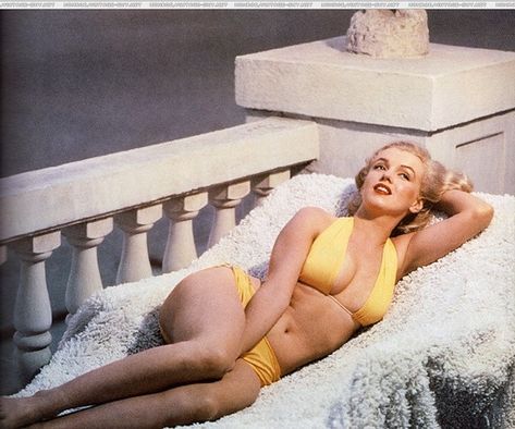 marilyn+monroe+bikini | Marilyn Monroe in a bikini | 1950's style Rare Marilyn Monroe, Plus Size Brides, Logo Game, Jayne Mansfield, Sharon Tate, Marilyn Monroe Photos, Fashion Friday, Norma Jean, Norma Jeane