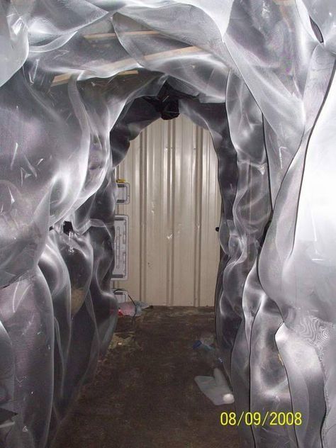 Halloween Hallway Ideas, Halloween Cave, Fun Hallway, Haunted Hallway, Hunted House, Alien Halloween, Scary Tales, Hallowen Ideas, Casa Halloween