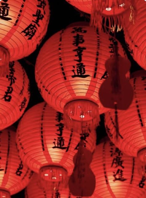 Lantern Aesthetic, Lantern Wallpaper, Chinese Lantern Festival, Japanese Lamp, Mini Macaron, Aesthetic Objects, Chinese Aesthetic, Japanese Lanterns, Travel Luxury