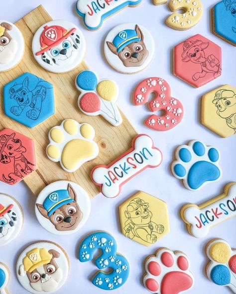 paw patrol cookies • Instagram Simple Paw Patrol Cookies, Paw Patrol Chase Birthday Party, Paw Patrol Royal Icing Cookies, Paw Patrol Decorated Cookies, Paw Patrol Cookies Girl, Paw Patrol Cookie Cake, Paw Patrol Cookies Decorated, Paw Patrol Birthday Party Food, Galletas Paw Patrol