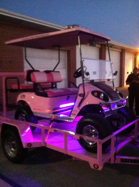 :) Golf Carts Aesthetic, Pink Golf Cart, Gold Cart, Country Club Aesthetic, Vegas Aesthetic, Cowboy Life, Custom Golf Carts, Cart Ideas, School Lunch Bag