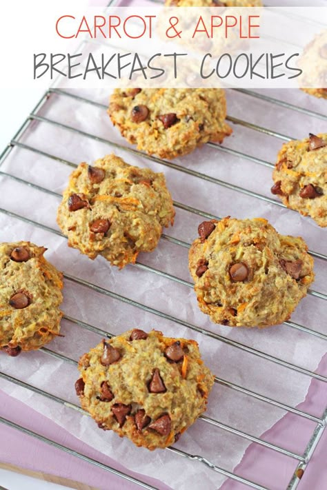 Vegetable Cookies?! A delicious breakfast cookie recipe, packed full of healthy oats, carrots, apples and banana. Great for picky eaters! Vegetable Cookies, Healthy Oats, Breakfast Cookie, Breakfast Cookie Recipe, Apple Breakfast, Breakfast Cookies Healthy, Super Healthy Kids, Toddler Foods, Toddler Recipes