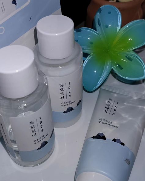 🍀💙 Glass skin result in the end ⭐ 3-Simple Steps 🍀- Roundlab 1025 dokdo cleanser 🍀- Round lab 1025 dokdo Toner 🍀- Round lab 1025 dokdo Lotion @round.lab @roundlab.global . . #roundlabdokdo #roundlab #mini #kit #koreanskincare #koreanglassskin #koreanskincareroutine #glassskin #glowingskin #amroutine #pmroutine #aesthetic #unboxing #post #skincare #viral #trending #popular Dokdo Cleanser, Dokdo Toner, Aesthetic Unboxing, Korean Skincare Routine, Glass Skin, In The End, Korean Skincare, Glowing Skin, Toner