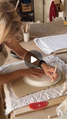 Handbuilt Plates Pottery, Hand Built Pottery Plate, Handbuild Ceramic Plates, Hand Built Pottery Plates, How To Make Plates Ceramics, How To Make Clay Plates, How To Make A Clay Plate, How To Make Ceramic Plates, Hand Built Ceramic Plates