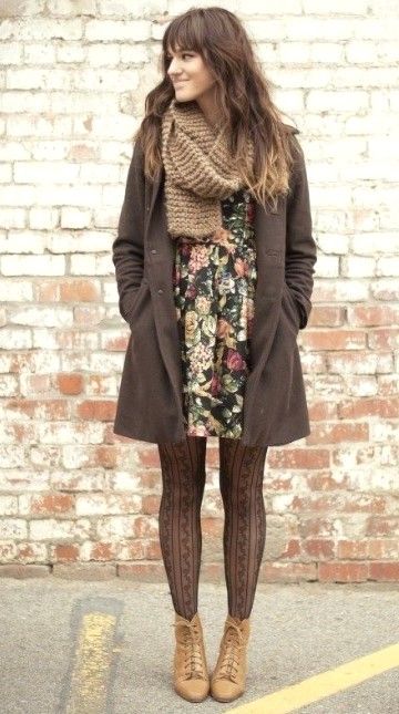 20 Trendy Fashion Boho Winter Indie Outfits for Women - Yeahgotravel.com Winter Indie Outfits, Boho Winter Outfits, Look Boho Chic, Fall Fashion Coats, Winter Skirt Outfit, Winter Fashion Outfits Casual, Boho Style Outfits, Rock Outfit, Winter Boho