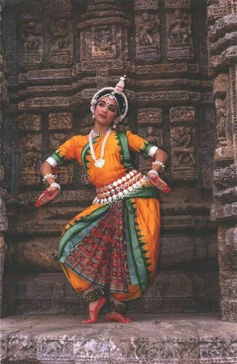 Odissi Dance Costumes, Orissa Culture, Odissi Makeup, Bharat Natyam, Cultural Photography, Odissi Dance, Indian Dance Costumes, Indian Classical Dancer, Bharatanatyam Poses