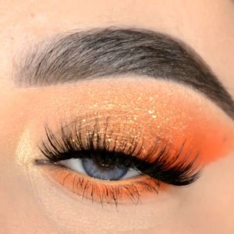 Easy Orange Eye Makeup, Eye Makeup For Orange Outfit, Makeup Looks For Orange Outfit, Orange Makeup Blue Eyes, Easy Orange Eyeshadow Looks, Cute Cheer Makeup Ideas, Easy Orange Makeup Looks, Makeup With Orange Outfit, Orange Outfit Makeup Look