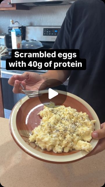 Jamie [fitness account] on Instagram: "My go-to breakfast for reaching my daily protein goal (135g) ! Give it a try and let me know what you think!

Follow for more!

#highprotein #healthybreakfast #proteinbreakfast #fitness #lgbt #recipe #scrambledeggs #fitness #healthyeating #healthyrecipes #breakfast #highproteinmeals" High Protein Low Carb Breakfast Recipes, Easy Protein Breakfast Ideas, Easy Protein Breakfast, Fitness Account, High Protein Low Carb Breakfast, Healthy Protein Breakfast, Follow For More Instagram, Daily Protein, Low Carb Breakfast Recipes