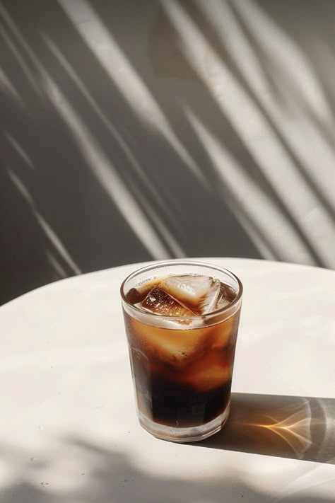 Minimal Coffee Photography, Cold Brew Photography, Cold Brew Aesthetic, Iced Coffee Photography, Coffee Food Photography, Mood Board Food, Coffee Product Photography, Coffee Photoshoot, Photography Cafe