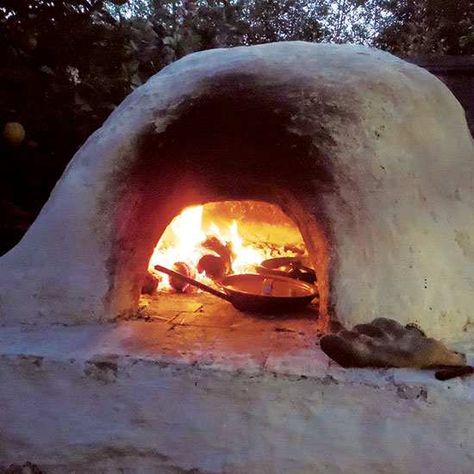 Cob Oven, Oven Diy, Stone Oven, Bake Bread, Bread Oven, Clay Oven, Outdoor Stove, Cook Dinner, Outdoor Remodel