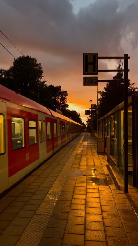 Train Asthetic Picture, Train Astethic, Train Wallpaper Aesthetic, Espanol Aesthetic, Train Tracks Aesthetic, Transport Aesthetic, Train Sunset, Train Background, Train Landscape