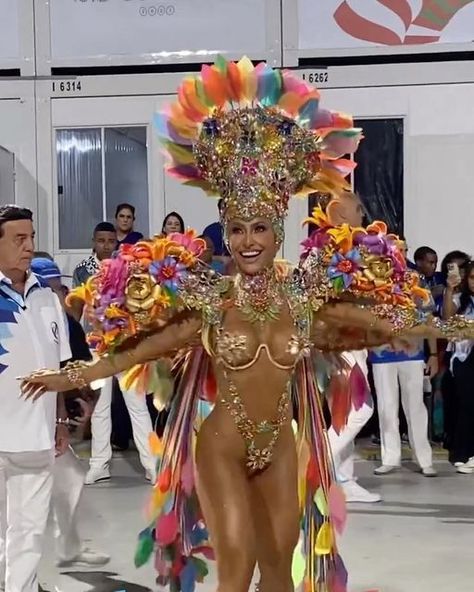 𝖋𝖎𝖈𝖍𝖊𝖗𝖆𝖟 on Instagram: "Carnaval is back in Brazil! As the biggest cultural event in the country (and the greatest party in the world), Brazil's carnival traditions are considered among the most valuable cultural and artistic manifestations of mankind. With the Rio de Janeiro's carnival as the prime example of this celebration, we are very happy that this celebration is finally back to normal after a couple of years of delays and reductions, 2023 marks the rebirth of carnaval. And to cel Brazil Carnival Costume, Brazil Party, Rio Carnival Costumes, Carnival Brazil, Brazil Culture, Carnival Girl, Carnival Ideas, Brazil Carnival, Costumes Around The World