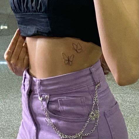 Cute Tattoos On Side Ribs, Under Ribs Tattoo, Side Tattoo Ideas For Women Rib Cage, Rib Cage Butterfly Tattoo, Lower Rib Tattoo, Tattoo Sur Les Cotes, Butterfly Ribcage Tattoo, Butterfly Tattoo Rib Cage, Side Tattoos Women Ribs Meaningful