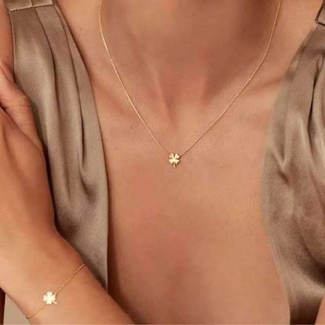 New In – Lily & Roo Minimalist Gold Jewelry Set, Dainty Gold Jewellery, Pendant Designs Gold Simple, Tattoos Of Stars, Gold Simple Necklace, Minimal Gold Necklace, Minimalist Accessories Jewellery, Minimalist Gold Necklace, Simplistic Jewelry