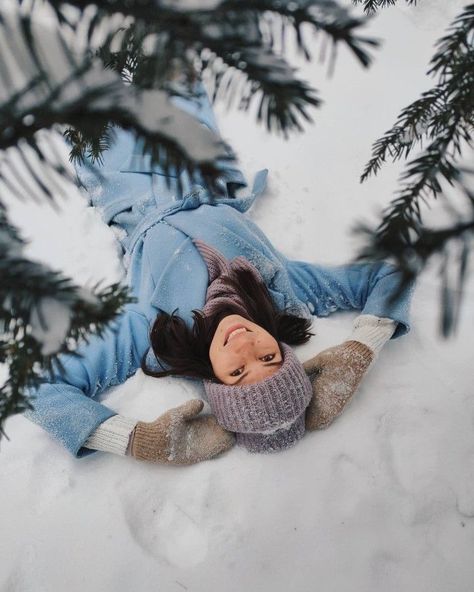 Winter Portraits Photography, Winter Snow Photography, Winter Senior Pictures, Couple Photography Winter, Winter Outfits Snow, Snow Photoshoot, Lake Photoshoot, Winter Portraits, Snow Pictures