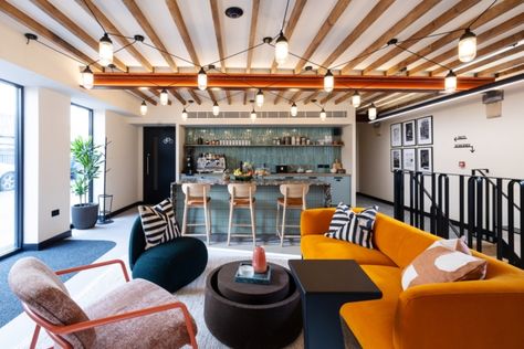 Shared Workspace, Coworking Space Design, Coworking Office Space, Clubhouse Design, Cool Office Space, Office Design Inspiration, Story Building, Coworking Office, Look Office