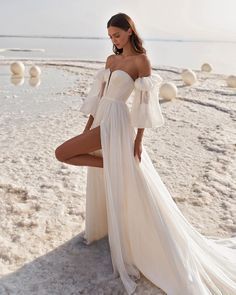 17 Best Wedding Dresses from Fashion Week According to Bridal Tastemakers  17 Best Wedding Dresses from Fashion Week According to Bridal Tastemakers Simple Wedding Dress Strapless, Beach Bridal Gown, Most Beautiful Wedding Dresses, Beach Wedding Dress Boho, Elegant Bride, Wedding Dresses Strapless, Modern Wedding Dress, Best Wedding Dresses, Elegant Wedding Dress