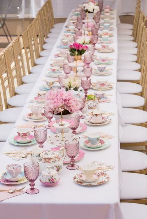 Tea Party Bridal Shower Ideas, Tea Party Table Settings, Vintage Tea Parties, English Tea Party, Tea Party Bridal, Tea Party Table, Bridal Tea Party, High Tea Party, Tafel Decor