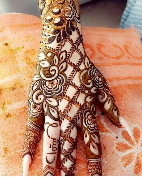 Mehndi Designs Finger, Mendi Design, Henna Hand Designs, Khafif Mehndi Design, Eid Mehndi Designs, Mehndi Designs 2018, Legs Mehndi Design, Easy Mehndi, Henna Art Designs