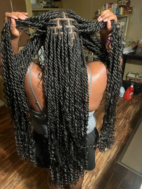 Twist With Wrapped Ends, Island Twist With Curls At The End, Island Twist With Bow, Bow On Locs, Locs Bow Hairstyle, Twist Over Locs, Island Twist With Curls, Twist With Curls, Locs With Curls