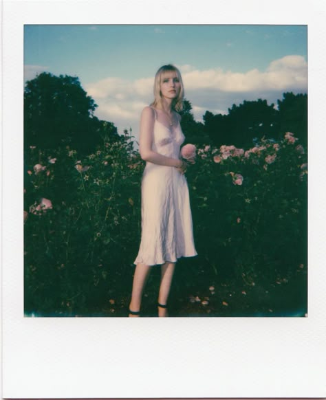 Polaroid Film Aesthetic, Polaroid Fashion Photography, Polaroid Photography Ideas, Polaroid Portrait Photography, 70s Polaroids, Polaroid 600 Pictures, Polaroid Photos Aesthetic, Polaroid Photos Ideas, 70s Fashion Photography