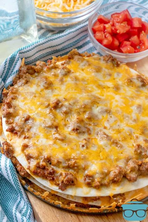 Ten Minute Meals, Taco Bake With Tortillas, Ground Beef Taco Bake, Taco Pizza With Tortillas, Tortilla Taco Bake, Taco Bake Casserole With Tortillas, Quick And Easy Dinner Recipes With Ground Beef, Simple Mexican Recipes, Layered Taco Bake