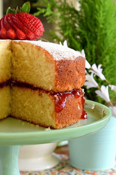 Layered Loaf Cake, Apple Jelly Cake Recipe, Jam Cake Recipe, Basic Vanilla Cake Recipe, Vanilla Layer Cake, Jam Cake, Cake Recipes At Home, Cake Filling Recipes, Pecan Tarts