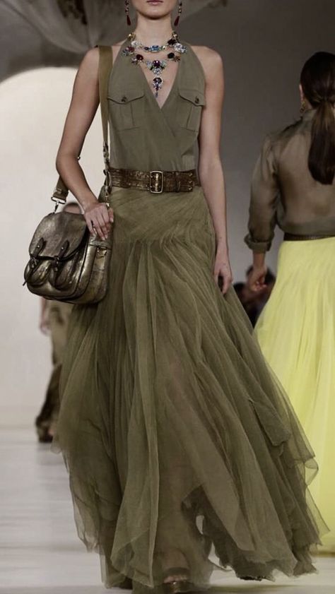 Ralph Lauren Ready To Wear, Fashion Show Dresses, Stil Boho, Safari Style, Live Fashion, Spring Summer Dress, Spring Summer 2015, Summer 2015, Military Fashion