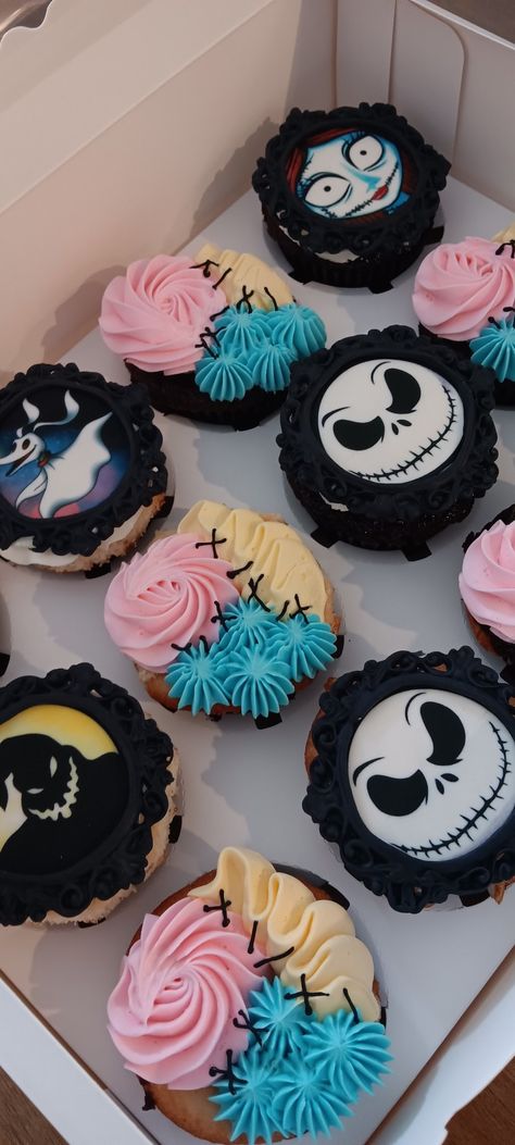 The Nightmare Before Christmas Birthday Cakes, Sally Birthday Party Ideas, Nightmare Before Christmas Cupcake Cake, Jack And Sally Cupcakes, Nightmare Before Christmas Cupcake Ideas, Halloween Gender Reveal Cupcakes, Jack Skellington Desserts, Nightmare Before Christmas Birthday Cupcakes, Jack And Sally Birthday Party Ideas