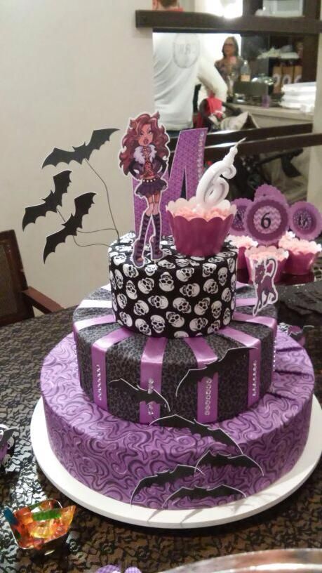 Monster High Decorations, Purple Sweet 16, Monster High Cake, Monster High Birthday Party, Monster High Party, 13th Birthday Parties, Sweet 16 Parties, Movie Party, Monster Party