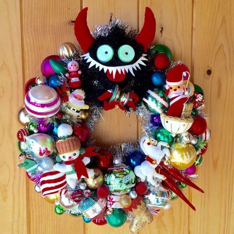 Make A Krampus Wreath - use chains - antique looking bells - horns - long tongue - birch branches Teardrop Ornaments, Creepy Home Decor, Circus Horse, Merry Krampus, Vintage Ornament Wreath, Anti Christmas, Retro Christmas Decorations, Flotsam And Jetsam, Christmas Time Is Here