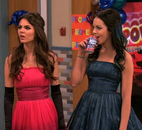 Jade And Tori, Victorious Tori, Jade Victorious, Victorious Nickelodeon, Hollywood Arts, Victorious Cast, Tori Vega, Movie Inspired Outfits, Jade West